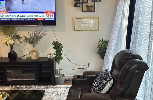 Entire 3br/2ba exquisite house
