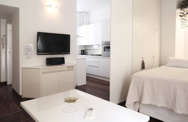Entire Apartment with terrace 1 km from Bocconi