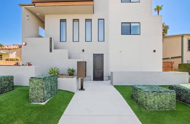 Entire Brand New 2-Bedroom #6 Luxury Townhouse