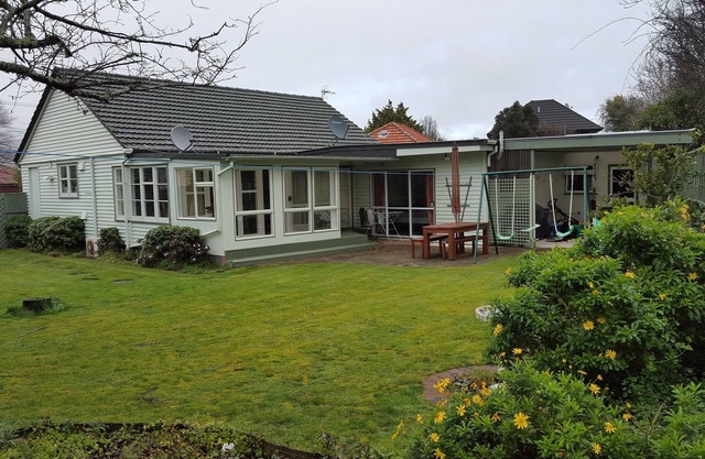 Entire Bunglow in Central Hutt with FREE-WiFi