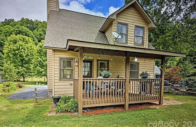 Entire cabin in Maggie Valley