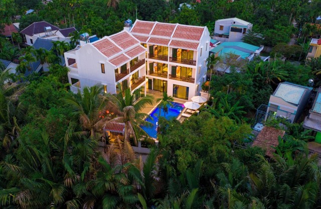 Entire Chiều Hạ Villa 13BR: Breakfast, Pool, Garden Kitchen