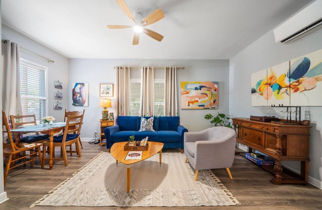 Entire Cozy Cottage, Family Friendly, Perfect Location- Fort Sam,BAMC, Riverwalk