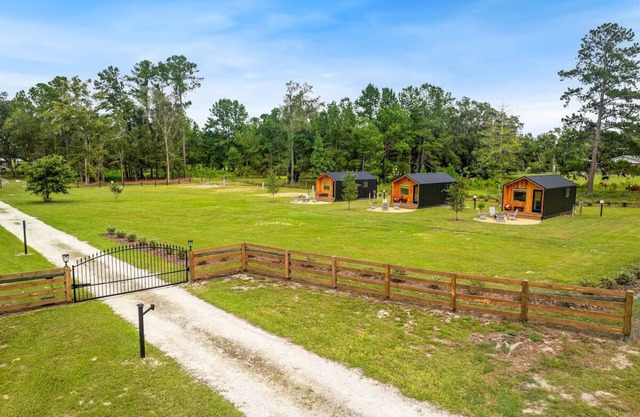 Entire Farm Retreat Nearby Springs with 3 Cabins
