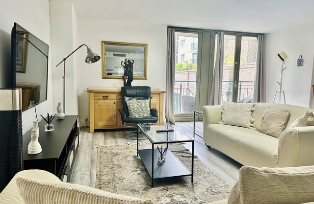 Entire Flat at Kensington Garden close to Queensway, Paddington station.
