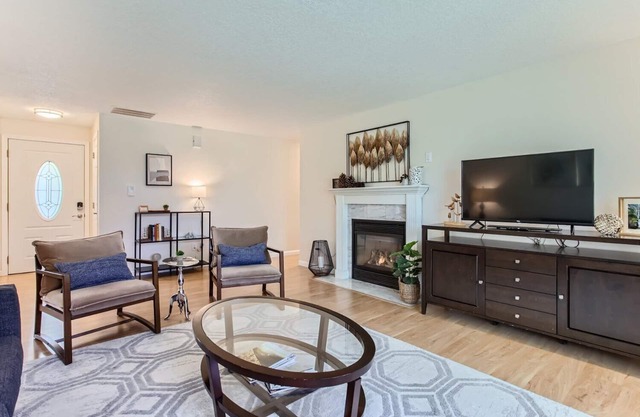 Entire home: Charming Home with Beautiful Yard