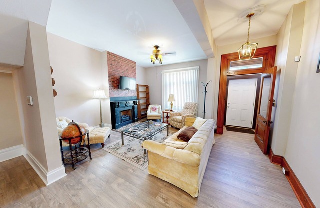 ENTIRE Home Close To Events - Kid Friendly - Designated Pet Area - Private Patio