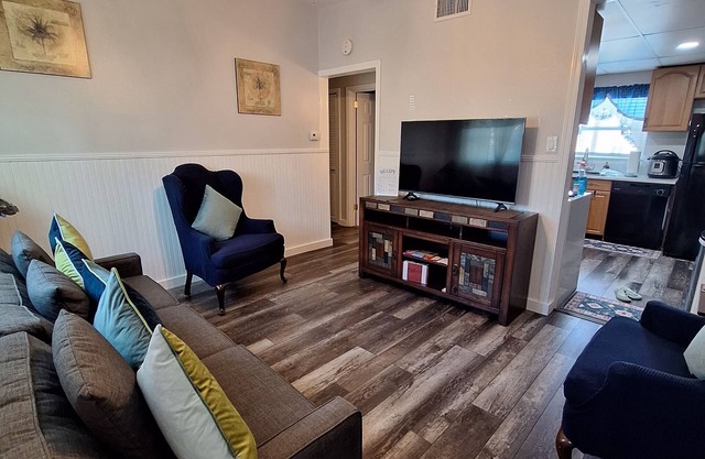 Entire Home in St. Petersburg, FL - 3 Bedroom 1 Bath - 2 Patios - Free Parking