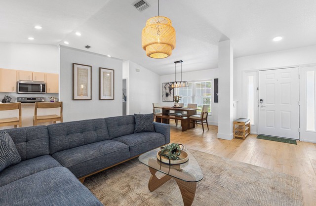 Entire Home near Silver Springs Park and World Equestrian Center/FirePit