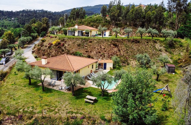 Entire house for 5 people, private pool, pet friendly. All equipped.