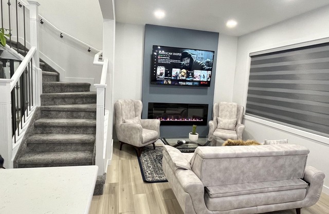 Entire House New 2022, Central South Ed, 10min to Airport