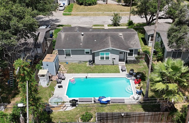 Entire house +Pool+Hot Tube +1 car garage + EV Charger level 2-Tesla+ BBQ Grill