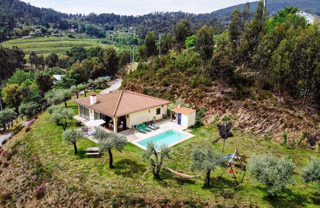 Entire house for 5 people, private pool, pets accepted. Fully equipped.