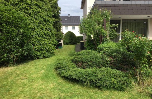 Entire house, quiet city location, garden, parking
