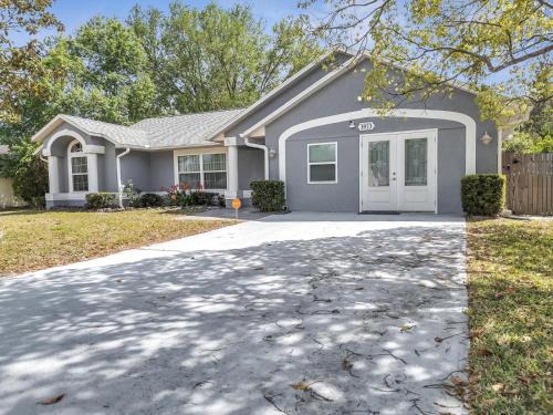 Entire House with Hot Tub Close to Orlando Disney and Beach