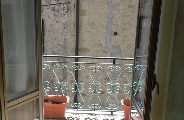 Entire private house away from tourists in a small Italian town