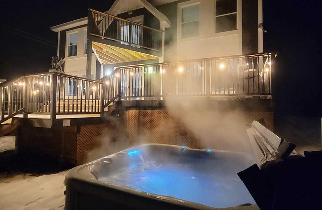 ❤️Entire Luxurious Waterfront Peninsula Cottage - VERY LARGE COTTAGE W/HOTTUB❤️