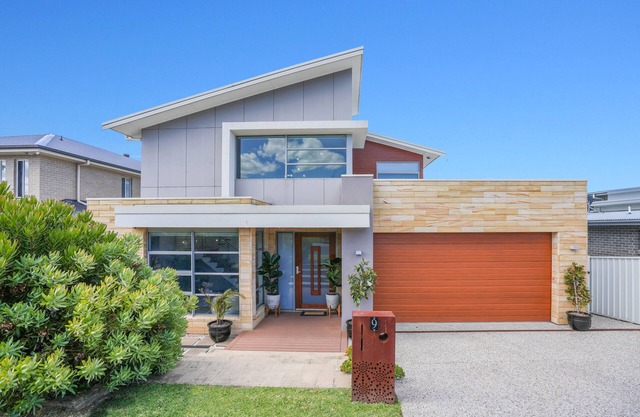 Entire Ocean View Shell Cove Mansion - Sleeps 16 guests 5 minute from the beach!