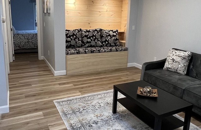 Entire one-bedroom guest suite - Somersworth