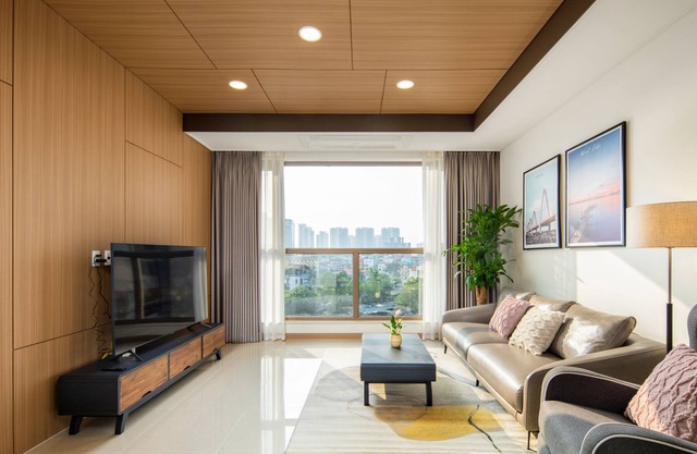 Entire spacious city-view apartment surrounded by local amenities.