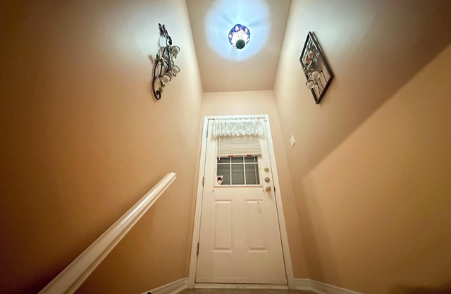 Entire Spacious Tranquil Unit w/FREE Parking