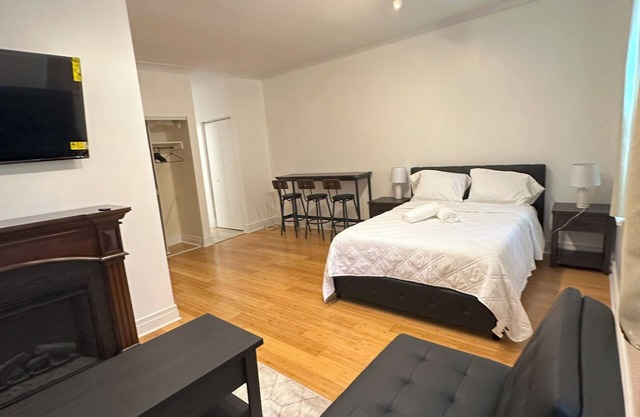 Entire-studio near Dupot Cir