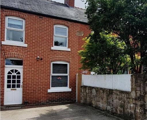 Entire town house with free parking