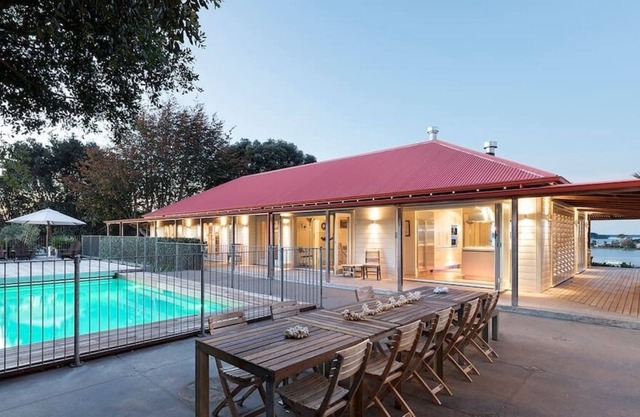 Entire villa This high-tech, beautiful home boasts five star luxury with the int