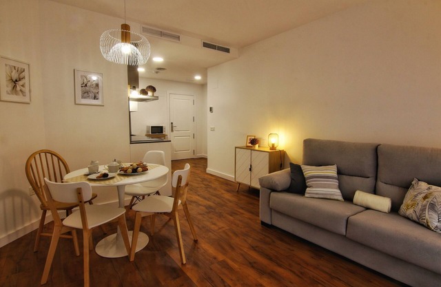 ENTRESUELO A - E A - Apartamentos Almada - Plaza del Pilar