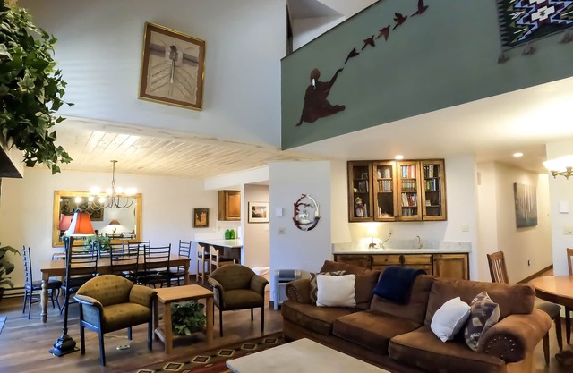 Epic Mountain Views! 2 Miles North of Purgatory! Heated Pool !