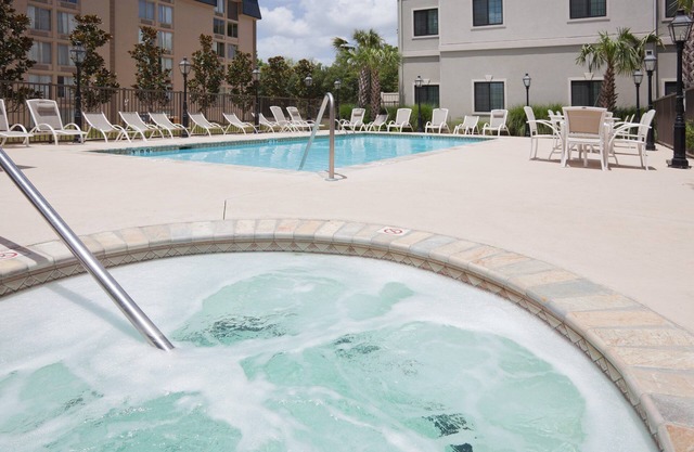 Equipped Suite | Free Daily Breakfast, Outdoor Pool + Hot Tub Access