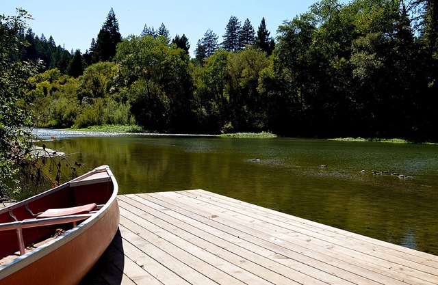 Eric's Landing ~ Riverfront, Fun with Friends Getaway! Dog Friendly!