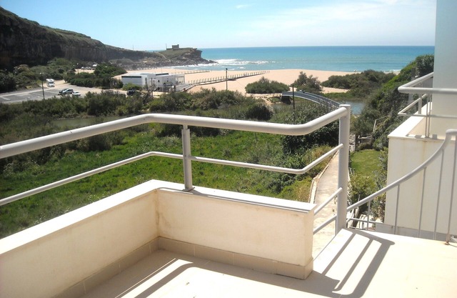 Ericeira - T2/T3 CHARMING APARTMENT WITH SEA VIEW AND UPON THE BEACH