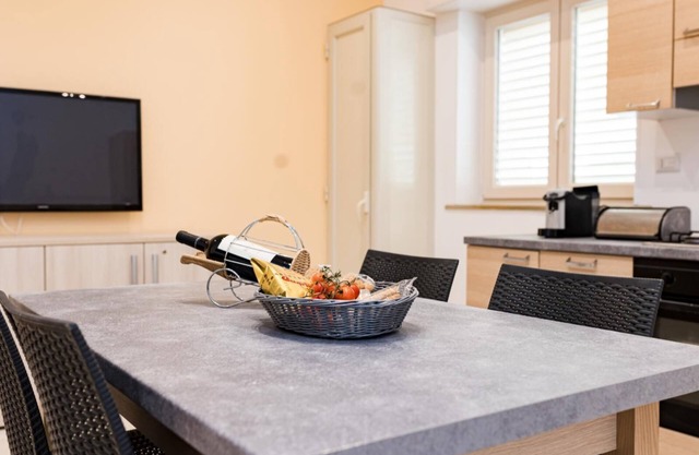 ERMES DELUXE APARTMENTS * ENTIRE FACILITY
