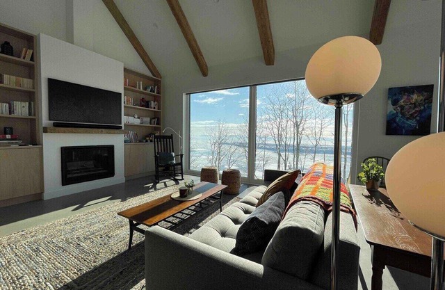 Ermitage St-Laurent 173 – Luxury Bayview Retreat