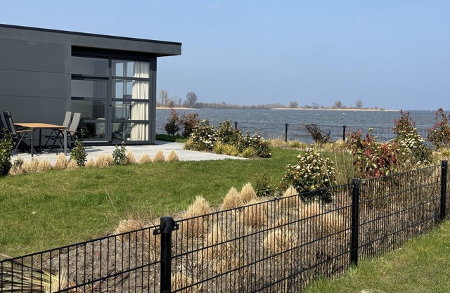Erste Reihe - mit Zaun - Premium-chalet Ijsselmeerstrand