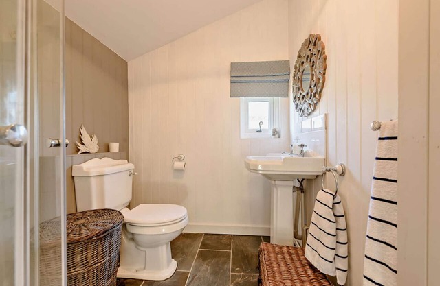 Eryl - Four Bedroom House, Sleeps 6