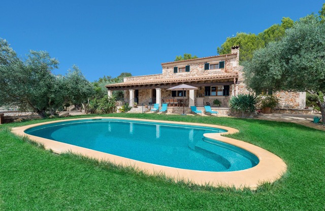 ES COCONS - Villa with private pool in SINEU. Free WiFi