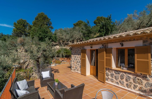 Es Coll D'en Pastor - Three Bedroom Villa, Sleeps 6