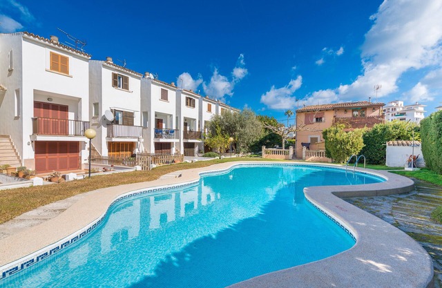 ES MALLORQUI - Apartment with shared pool in Port d'Alcúdia. Free WIFI.