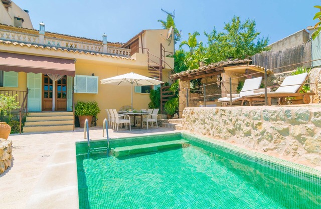 ES RACO - Beautiful townhouse with private pool near the mountains. Free WiFi