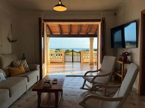 "Es Vell Marí" Casa en primera línea con vistas al mar, parking privado y WiFi