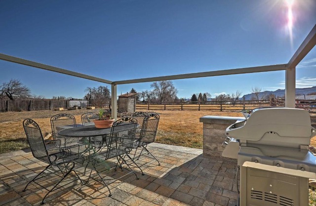 Escalante Home with Yard, Porch and Mtn Views!