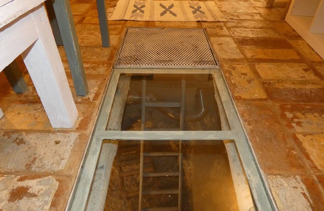 ESCAPE IN UMBRIA, cruxburgi nest