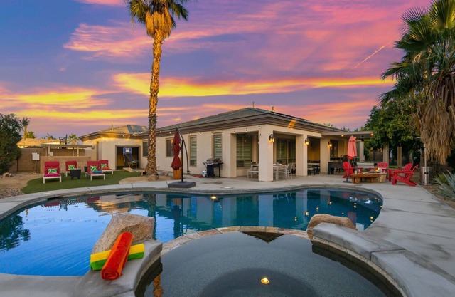 Escape: Pool, Spa, Pool Table, Foosball, PingPong!