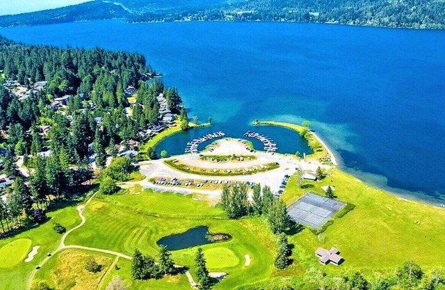 Escape the city life! Amazing views of Lake Whatcom! Perfect patio with hot tub.