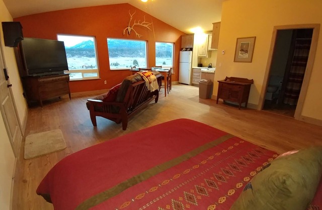 Escape the summer heat at 8300 feet! 30 day minimum.