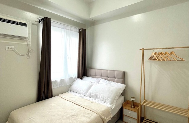 Escape to 1028Suites! 2BR SMDC Charm Unit w/PS5 & 2 Pools!
