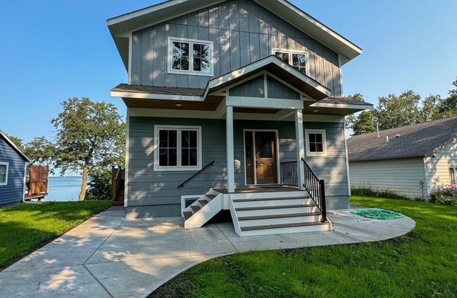 Escape to a lakeside cabin with stunning panoramic views of Ottertail Laken