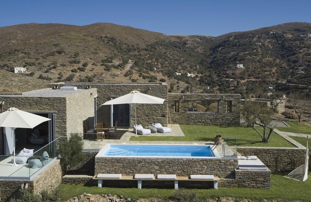 Escape to Elegance: Heliades Suite – Idyllic Getaway in Andros, pool, 2-bedrooms